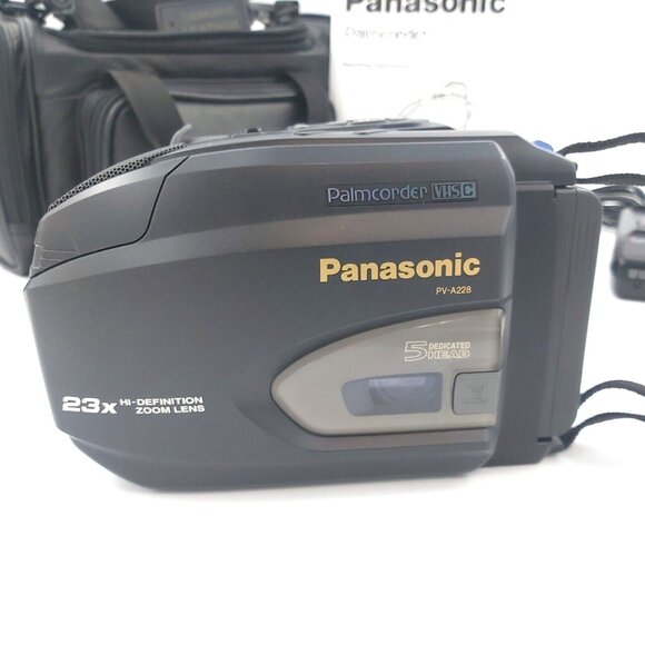 Panasonic Palmcorder Model PV-A228D 23x Zoom-Leather Bag-Battery-Tapes - Picture 4 of 14